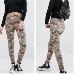 PULL&BEAR camo jeans